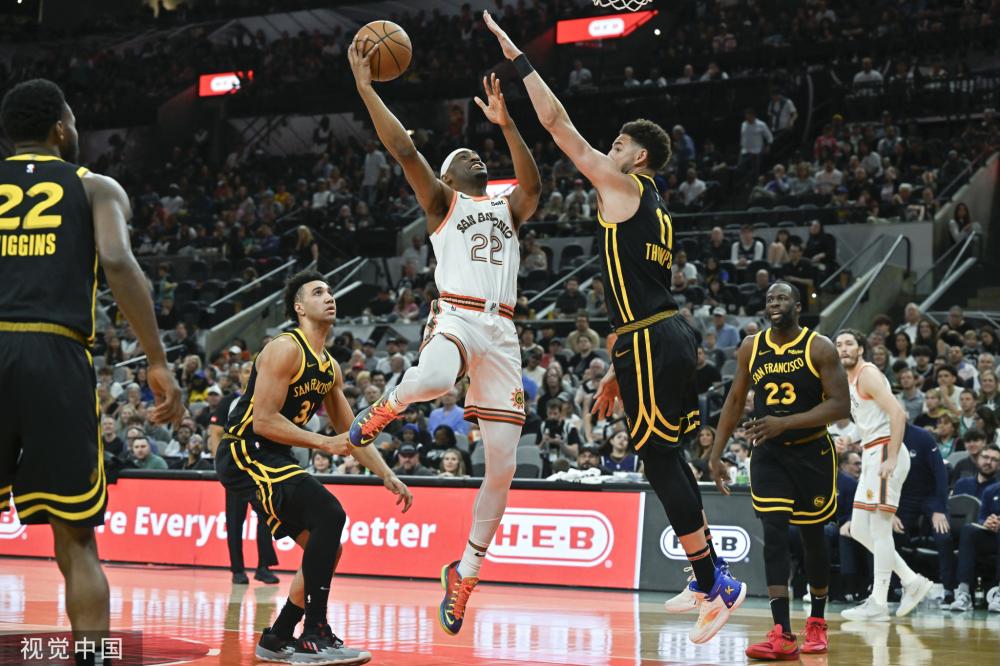 体育产业集 体育产业集