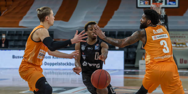 塞尔比陷入 塞尔比陷入